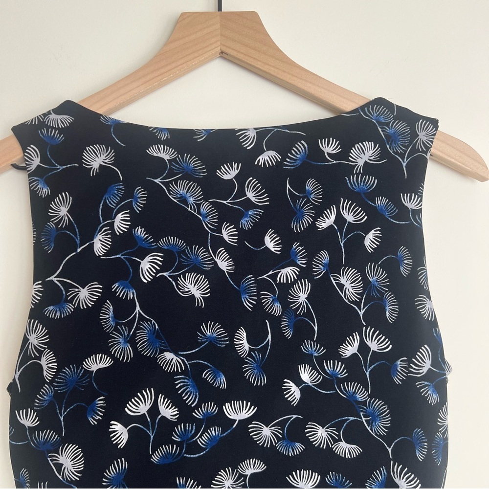 White House Black Market Navy Floral Sleeveless Blouse - Picture 6 of 7